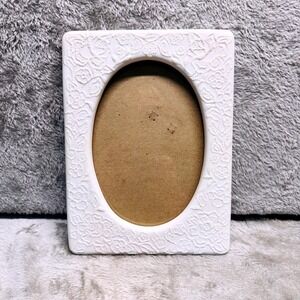Hallmark Floral Embossed Picture Frame White Oval Open Shabby Cottage Chic 5x7